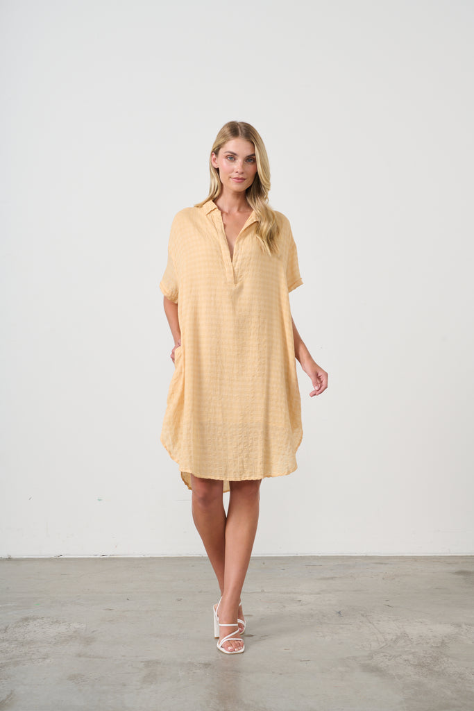 Seersucker Scoop Hem Pocket Dress By Holmes & Fallon - Apricot